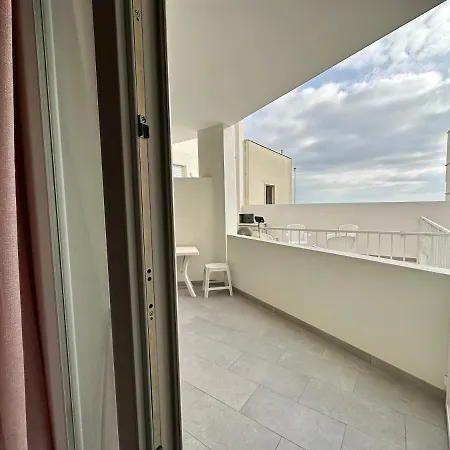 Iris Apartment *