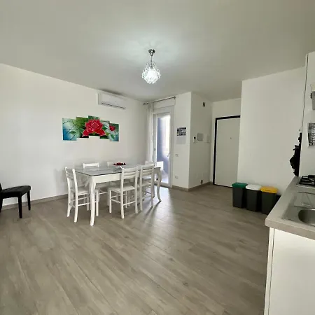Iris Apartment *